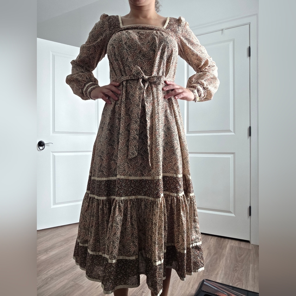 Gunne SAX size 9 Floral Long Sleeve Maxi Dress
